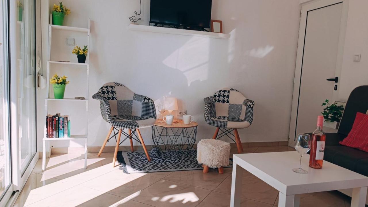 Beach Apartment With Beach Chairs N.1 Utjeha Buitenkant foto