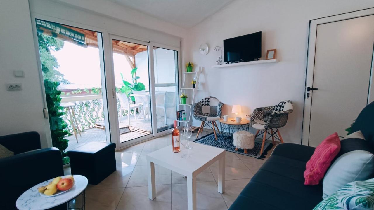 Beach Apartment With Beach Chairs N.1 Utjeha Buitenkant foto