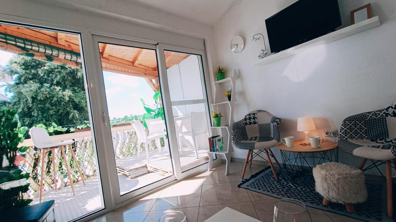 Beach Apartment With Beach Chairs N.1 Utjeha Buitenkant foto
