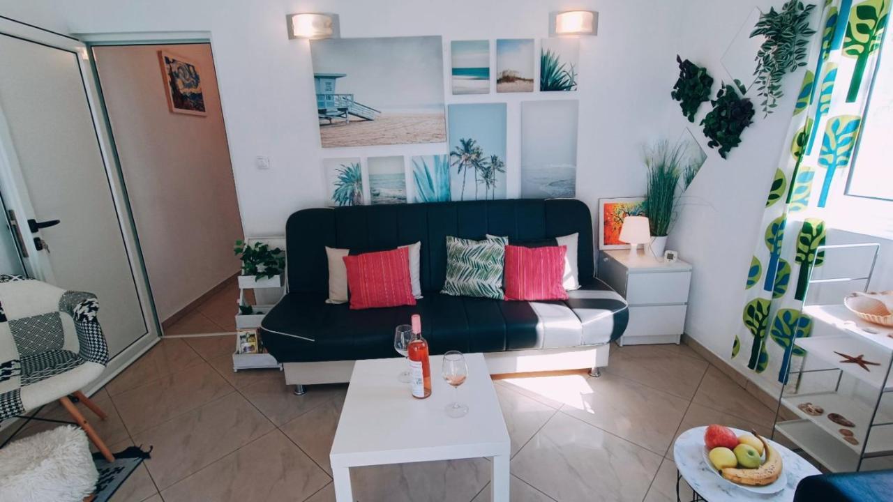 Beach Apartment With Beach Chairs N.1 Utjeha Buitenkant foto