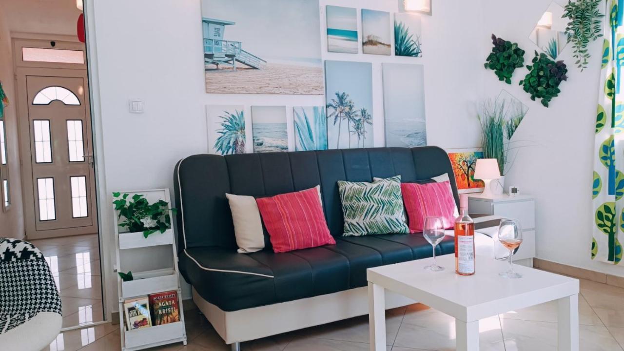 Beach Apartment With Beach Chairs N.1 Utjeha Buitenkant foto
