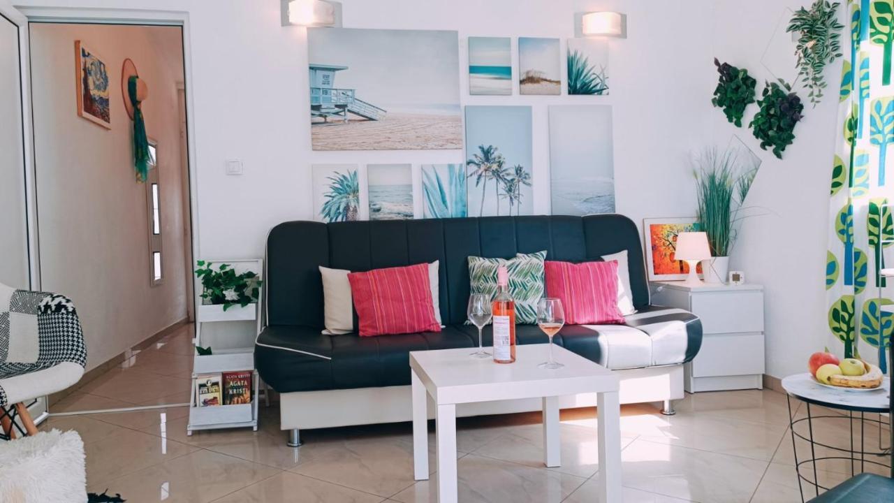 Beach Apartment With Beach Chairs N.1 Utjeha Buitenkant foto