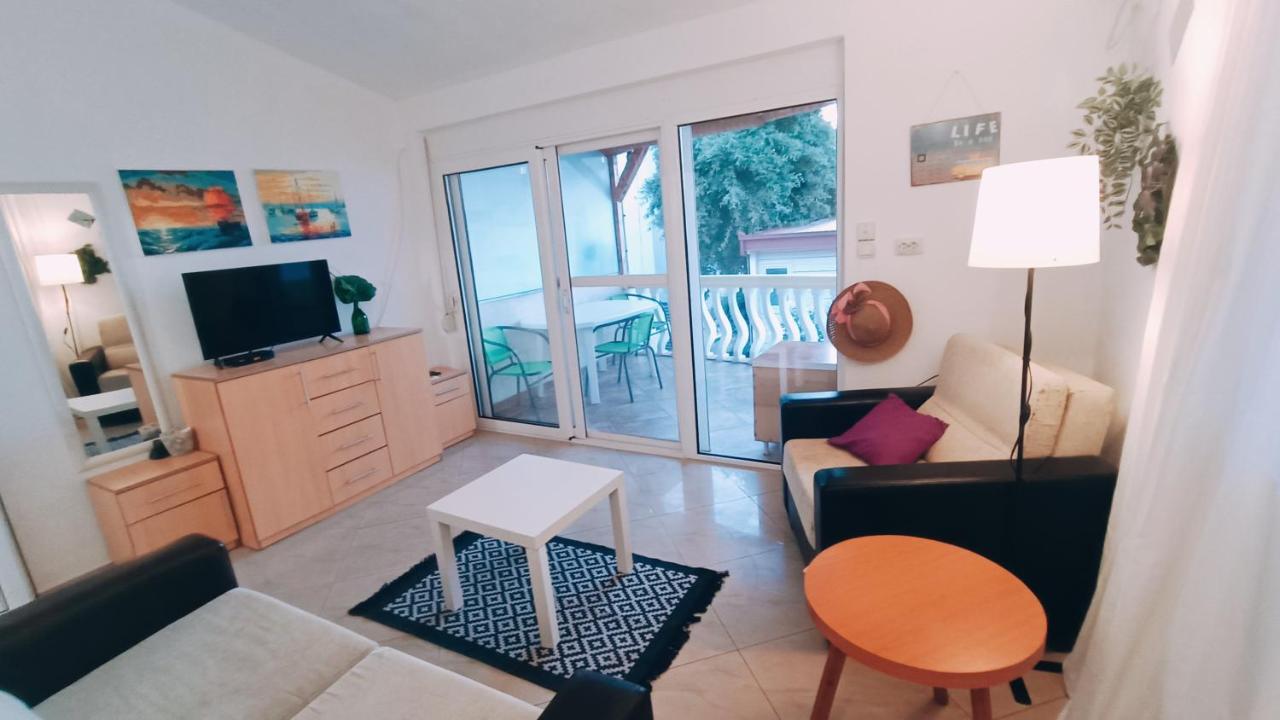 Beach Apartment With Beach Chairs N.1 Utjeha Kamer foto