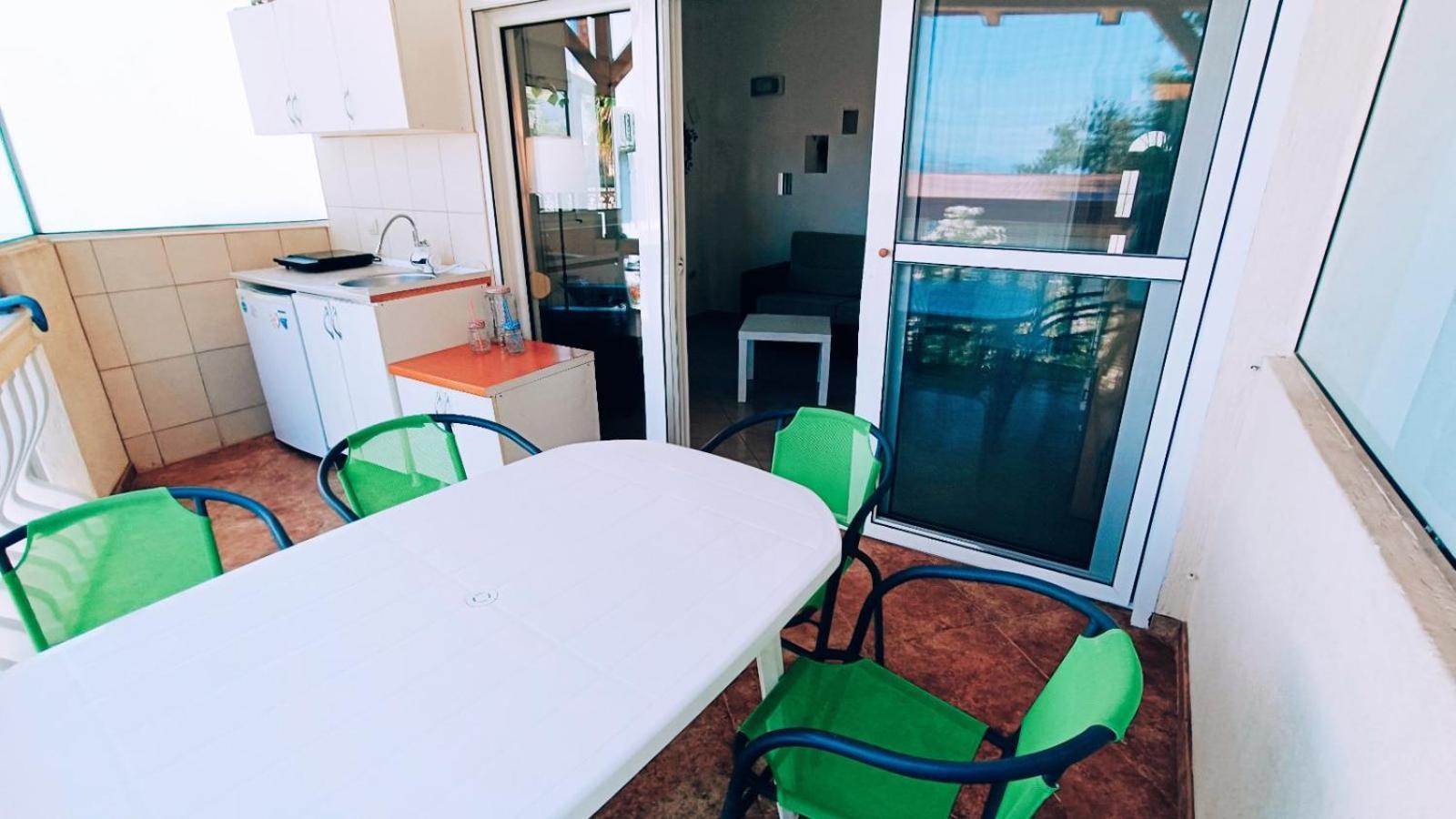 Beach Apartment With Beach Chairs N.1 Utjeha Kamer foto