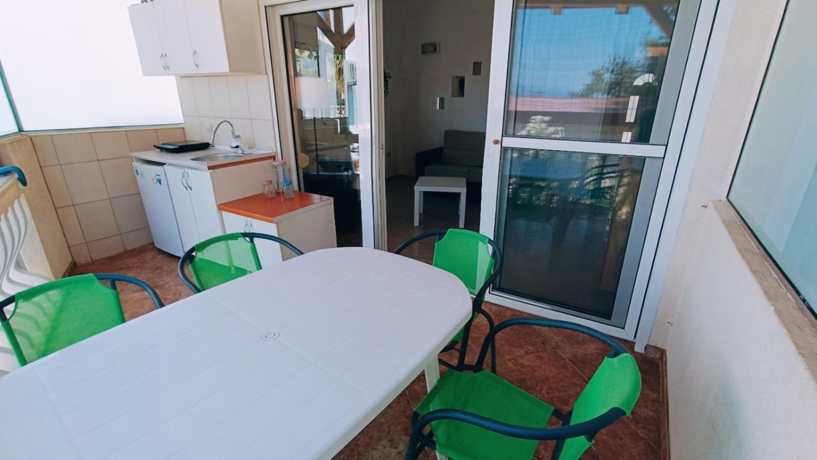 Beach Apartment With Beach Chairs N.1 Utjeha Kamer foto